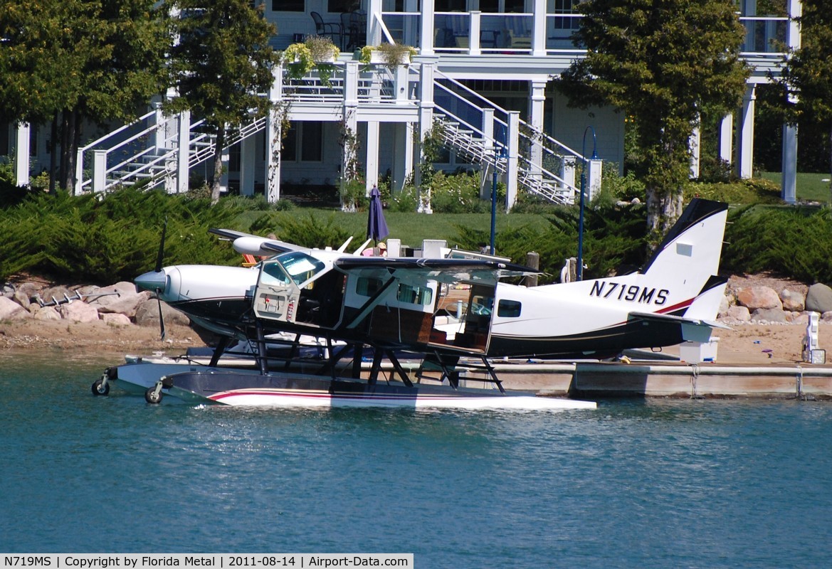 N719MS, 2006 Cessna 208 C/N 20800402, Cessna 208 on Lake Charlevoix