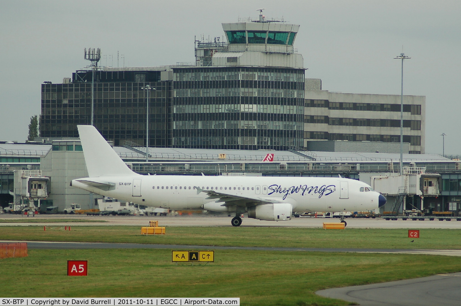 SX-BTP, 1992 Airbus A320-231 C/N 376, Skywings Airbus A320-231  taxiing