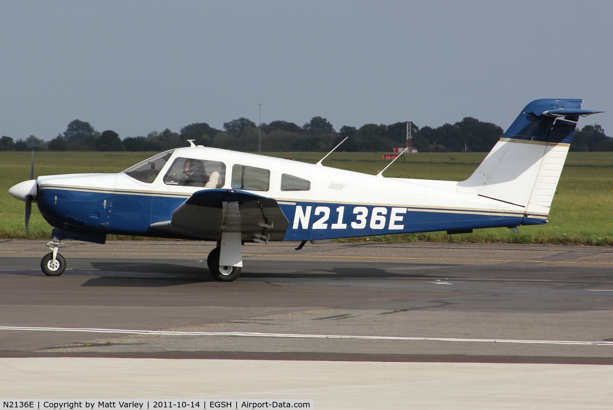 N2136E, 1978 Piper PA-28RT-201 Arrow IV C/N 28R-7918002, Taxiing to Saxon Air.