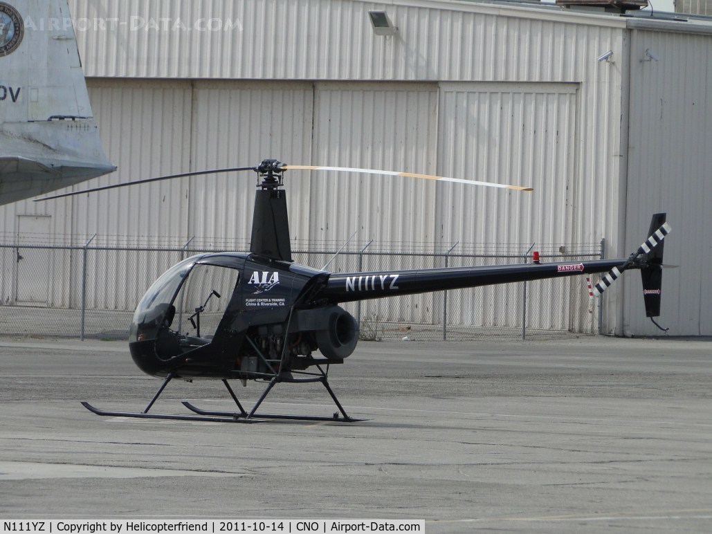 N111YZ, 1990 Robinson R22 BETA C/N 1622, Parked waiting for next student