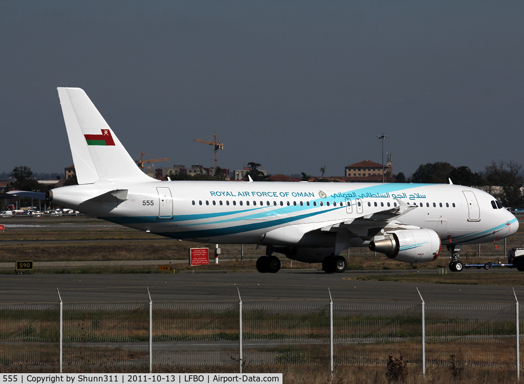 555, 2009 Airbus ACJ320 (A320-214/CJ) C/N 4117, Trackted to ACJC Center after positionned at the cleaning area...