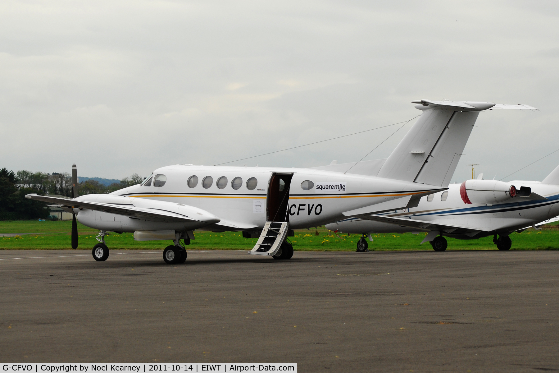 G-CFVO, 1981 Beech B200 King Air C/N BB-877, Waiting for passengers on the apron at Weston.