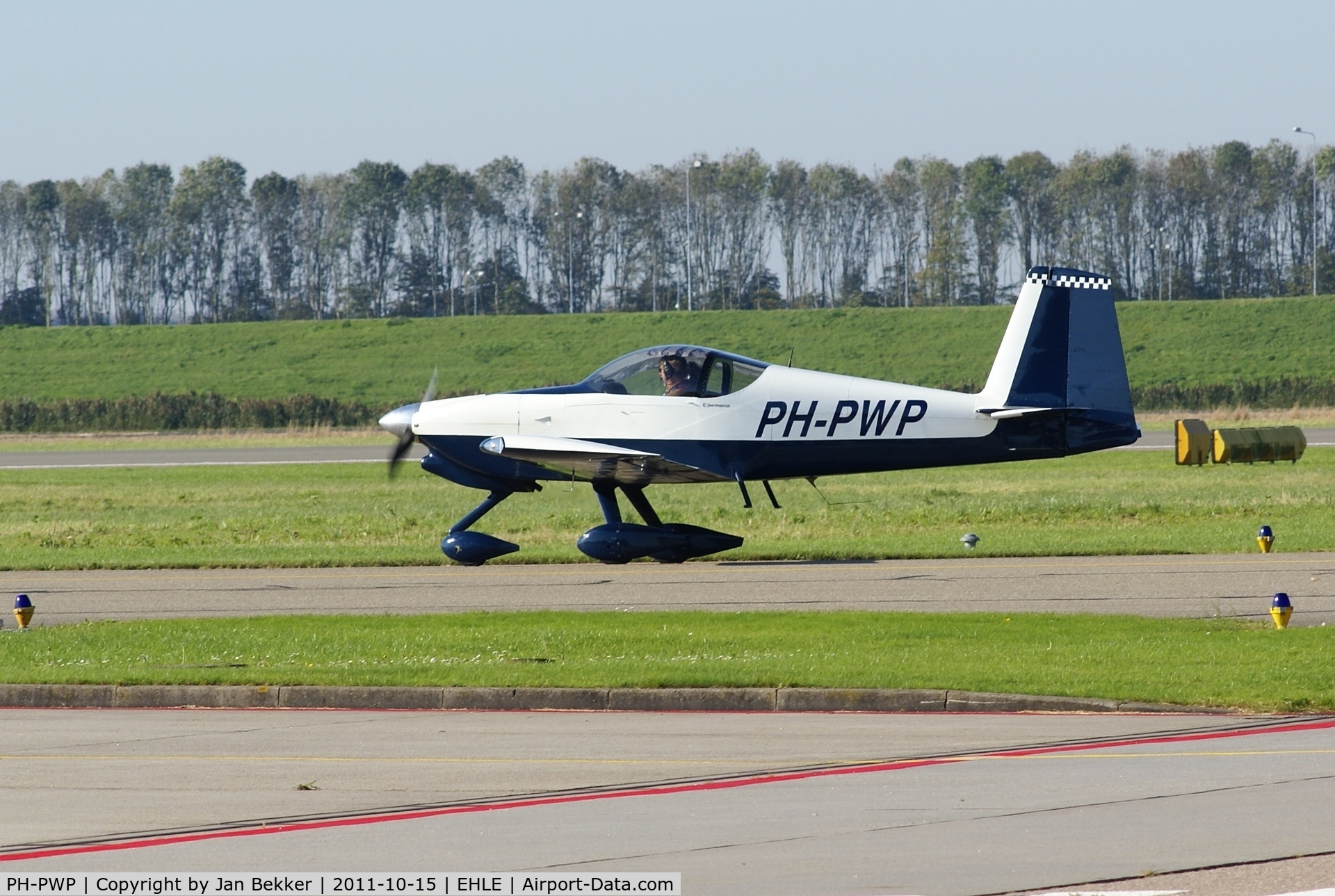 PH-PWP, 2006 Vans RV-7A C/N 72167, Heading for the runway at Lelystad Airport.
