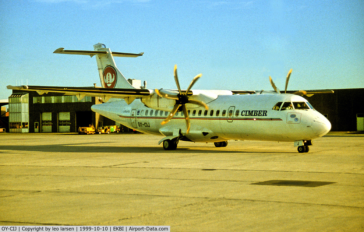 OY-CIJ, 1996 ATR 42-500 C/N 497, Billund Denmark 10.9.99