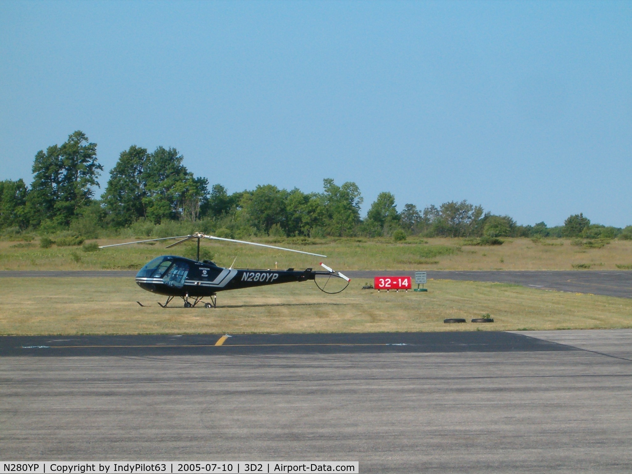 N280YP, 2003 Enstrom F-28F Falcon C/N 815, An Enstrom helicopter on the tarmac.