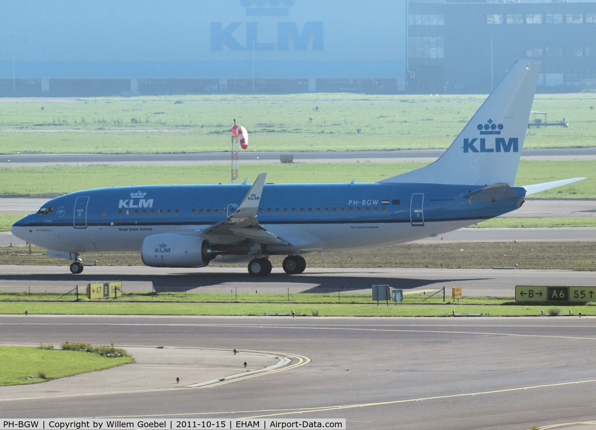 PH-BGW, 2011 Boeing 737-7K2 C/N 38128, Taxi to the runway of Schiphol Airport