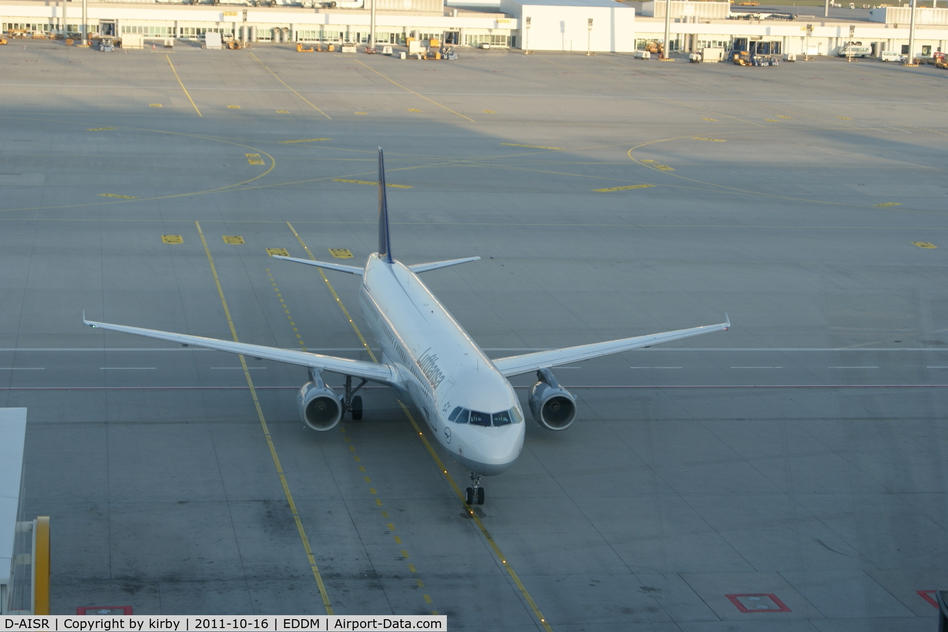 D-AISR, 2009 Airbus A321-231 C/N 3987, @ MUC 2011-10-16