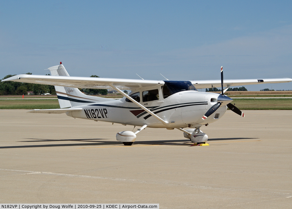 N182VP, 1998 Cessna 182S Skylane C/N 18280247, Sitting at the Decatur, Illinois airport in September of 2010.