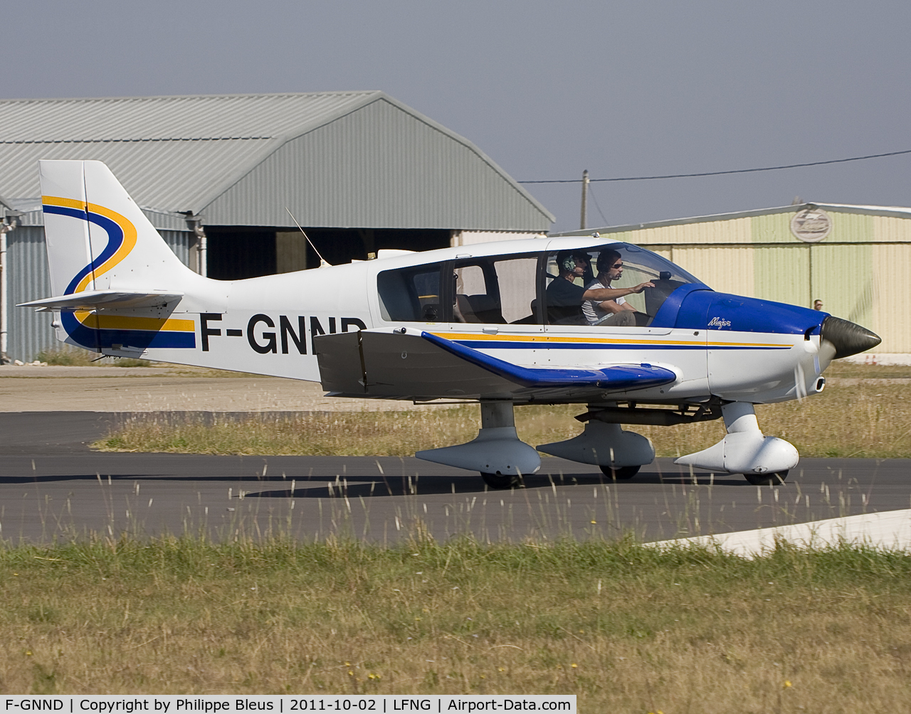 F-GNND, Robin DR-400-160 Chevalier C/N 2241, Full power, speeding up on rwy 14 for take off.