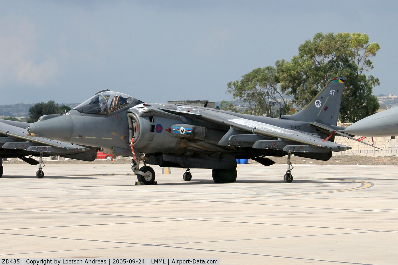 ZD435, 1989 British Aerospace Harrier GR.7 C/N P47, Statik display