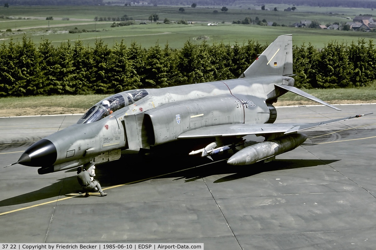 37 22, 1972 McDonnell Douglas F-4F Phantom II C/N 4401, last chance inspection prior another mission from Fliegerhorst Pferdsfeld
