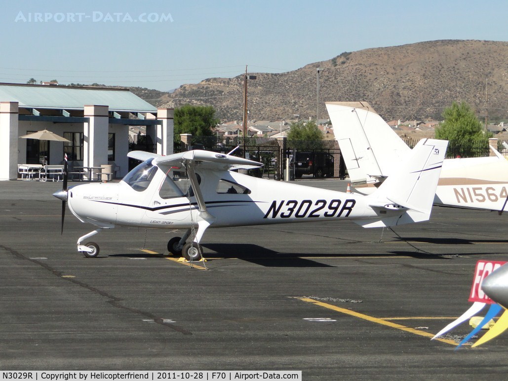 N3029R, 2011 Cessna 162 Skycatcher C/N 162-00099, Parked, no parachute noticed on top of the wing