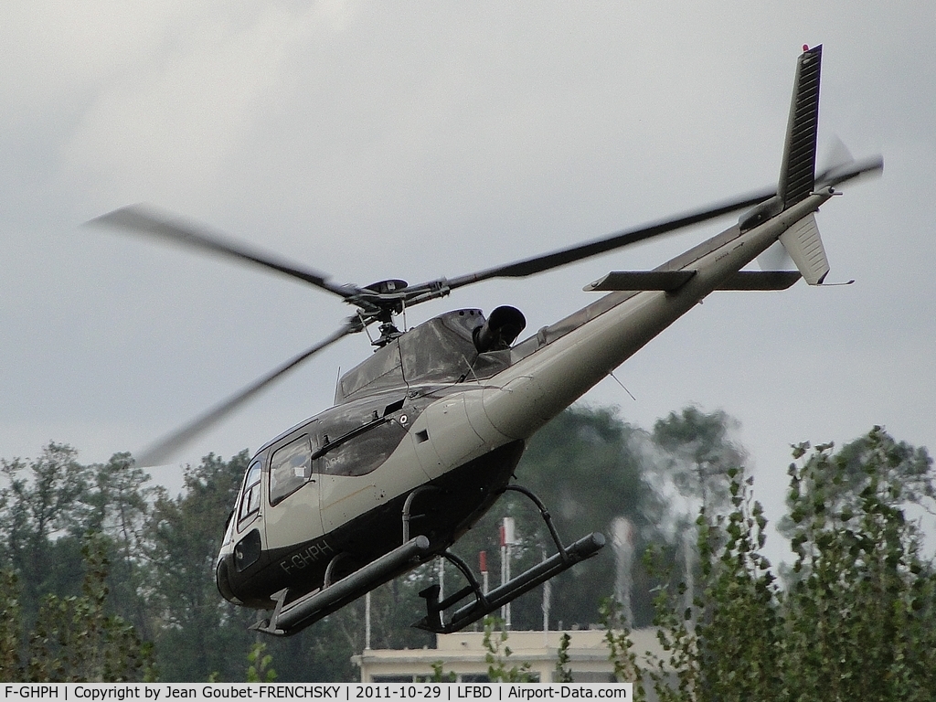 F-GHPH, Eurocopter AS-350B-2 Ecureuil Ecureuil C/N 2365, IXAIR au départ 23