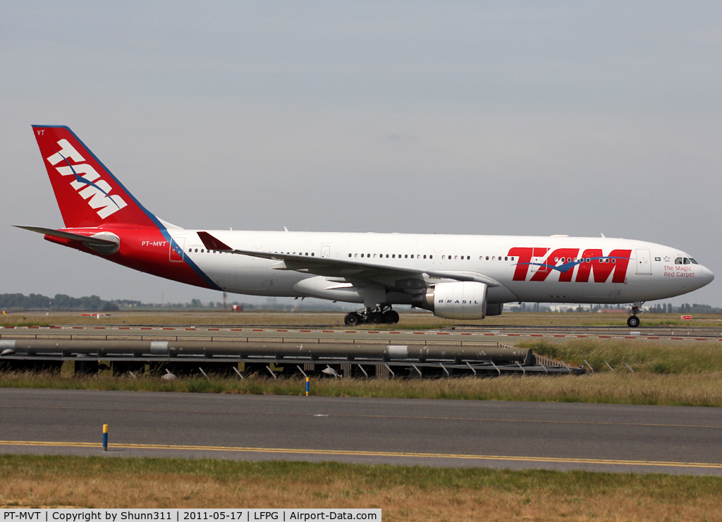 PT-MVT, 2010 Airbus A330-223 C/N 1118, Taxiing to the Terminal...