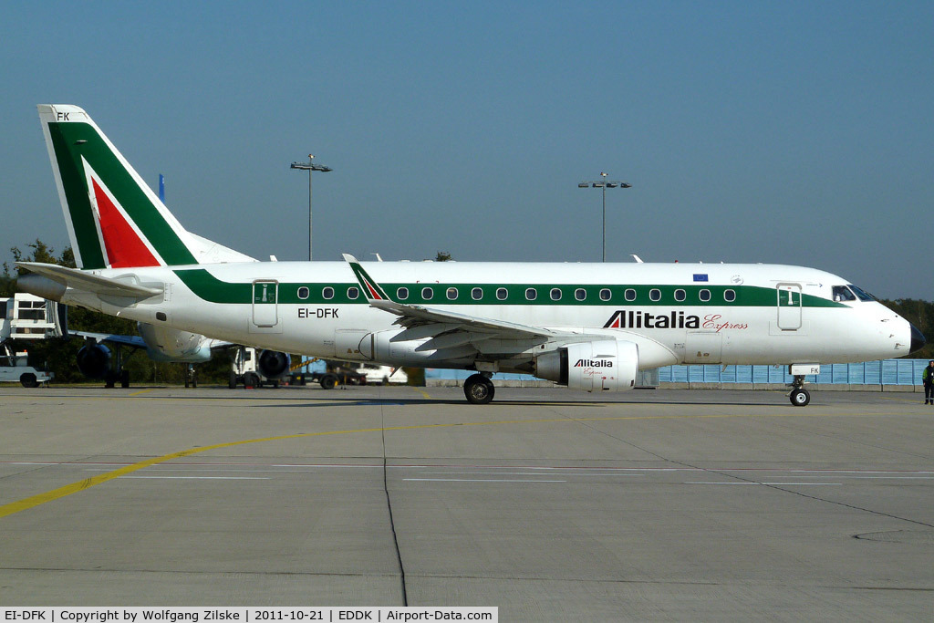 EI-DFK, 2004 Embraer 170LR (ERJ-170-100LR) C/N 17000033, visitor