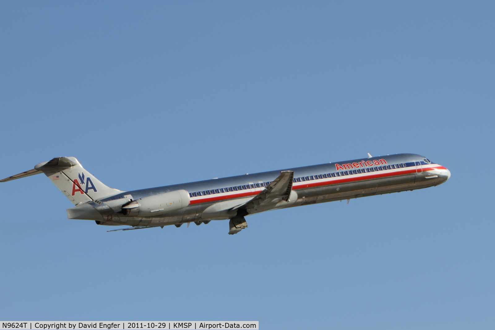 N9624T, 1998 McDonnell Douglas MD-83 (DC-9-83) C/N 53594, 35 @ KMSP