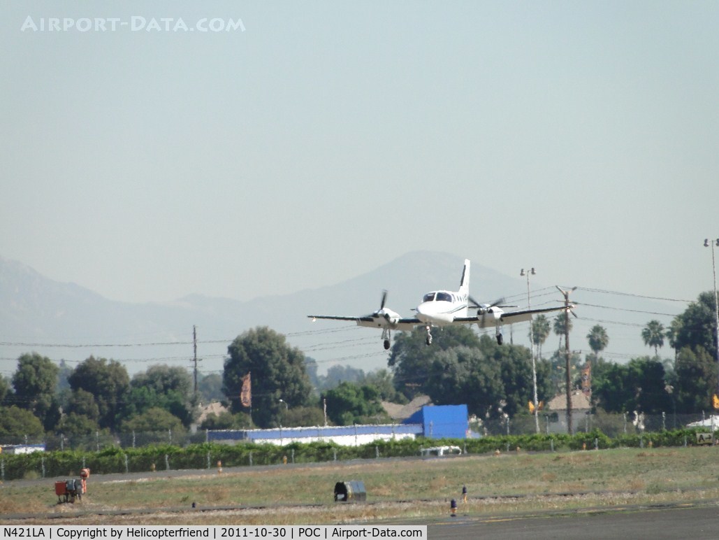 N421LA, Cessna 421C Golden Eagle C/N 421C1219, On final for runway 26L