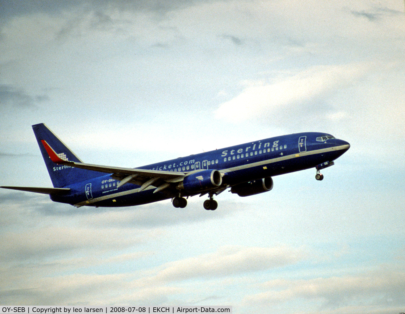 OY-SEB, 1998 Boeing 737-8Q8 C/N 28214, App to R-22L CPH Kastrup 8.7.08 now with
Wiglets.