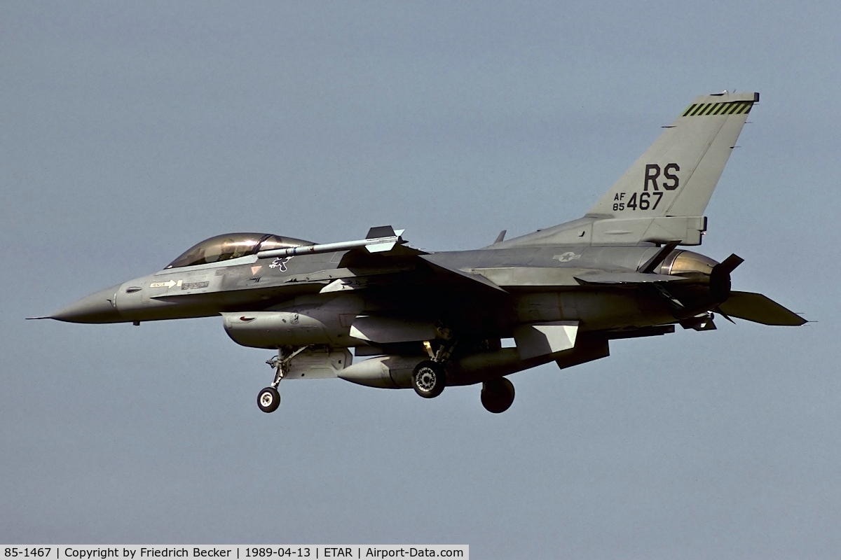 85-1467, 1986 General Dynamics F-16C Fighting Falcon C/N 5C-247, on final