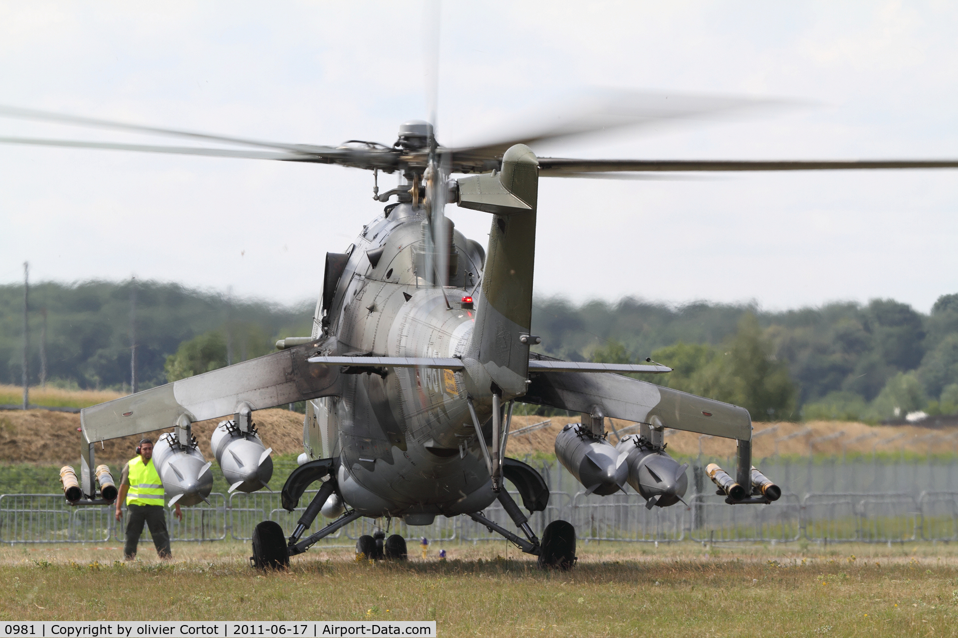 0981, Mil Mi-24V C/N 220981, Rear view of this mi-24 a few seconds before cutting off the engines... Saint Dizier 2011