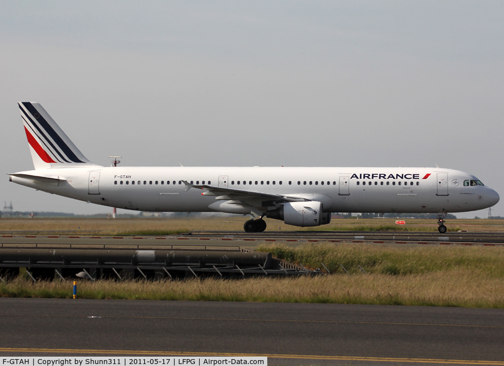 F-GTAH, 1999 Airbus A321-211 C/N 1133, Taxiing to the Terminal... new c/s...