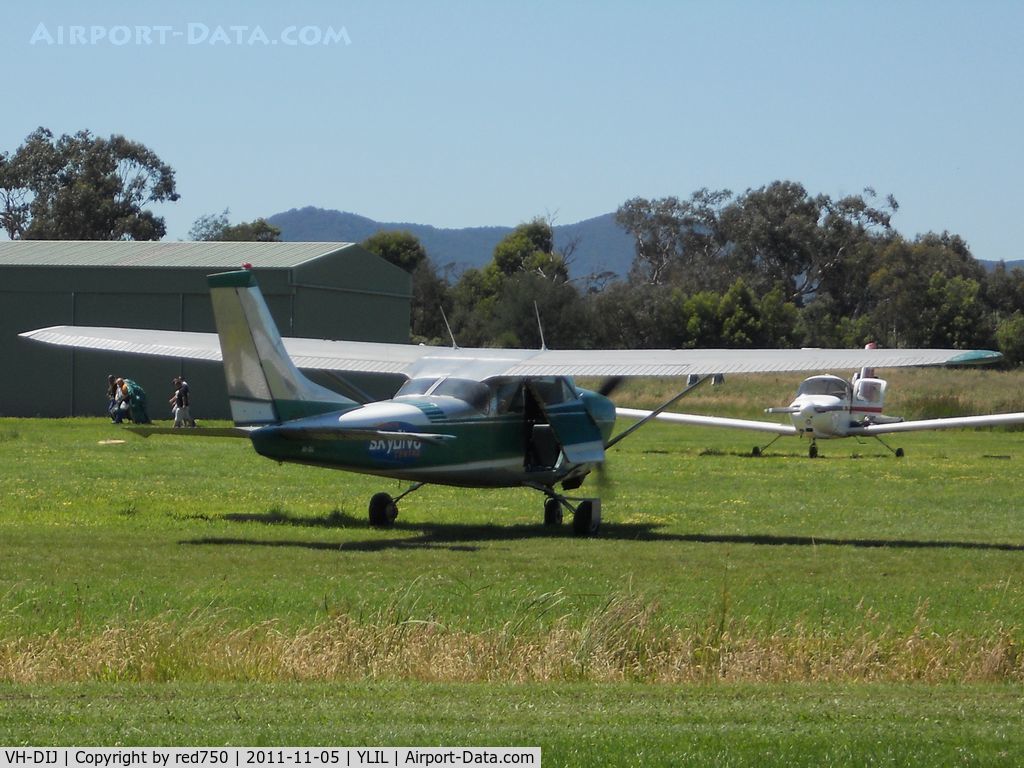 VH-DIJ, 1963 Cessna 182F Skylane C/N 18254959, Melbourne Skydive Centre's Cessna 182F VH-DIJ at Lilydale