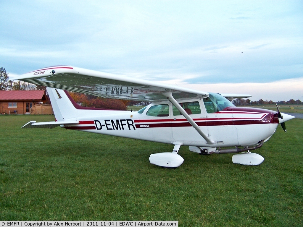 D-EMFR, Cessna 172P Skyhawk II C/N 17274651, [Kodak Z812IS]