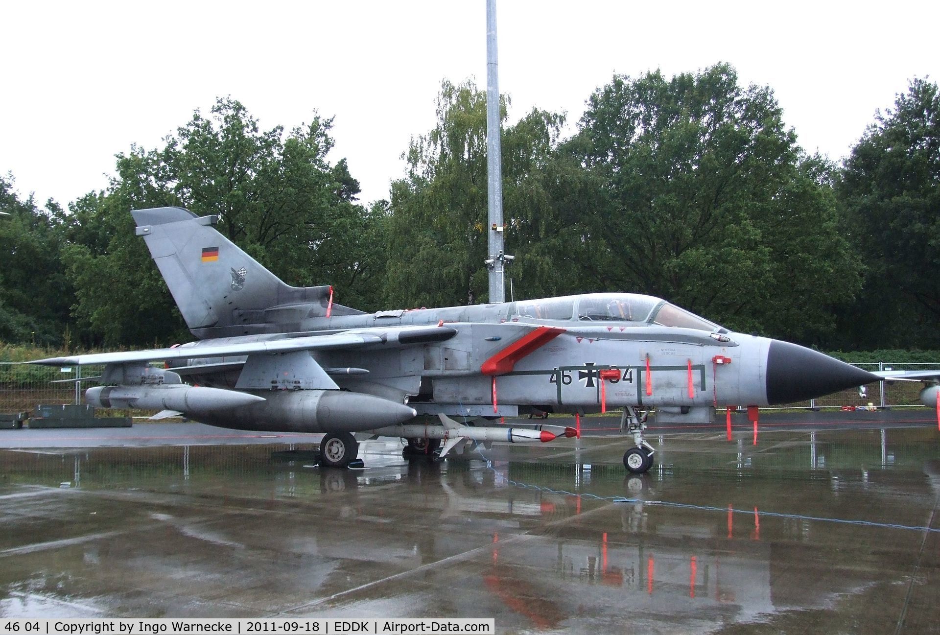 46 04, Panavia Tornado IDS(T) C/N 752/GT062/4304, Panavia Tornado ECR of the Luftwaffe at the DLR 2011 air and space day on the side of Cologne airport