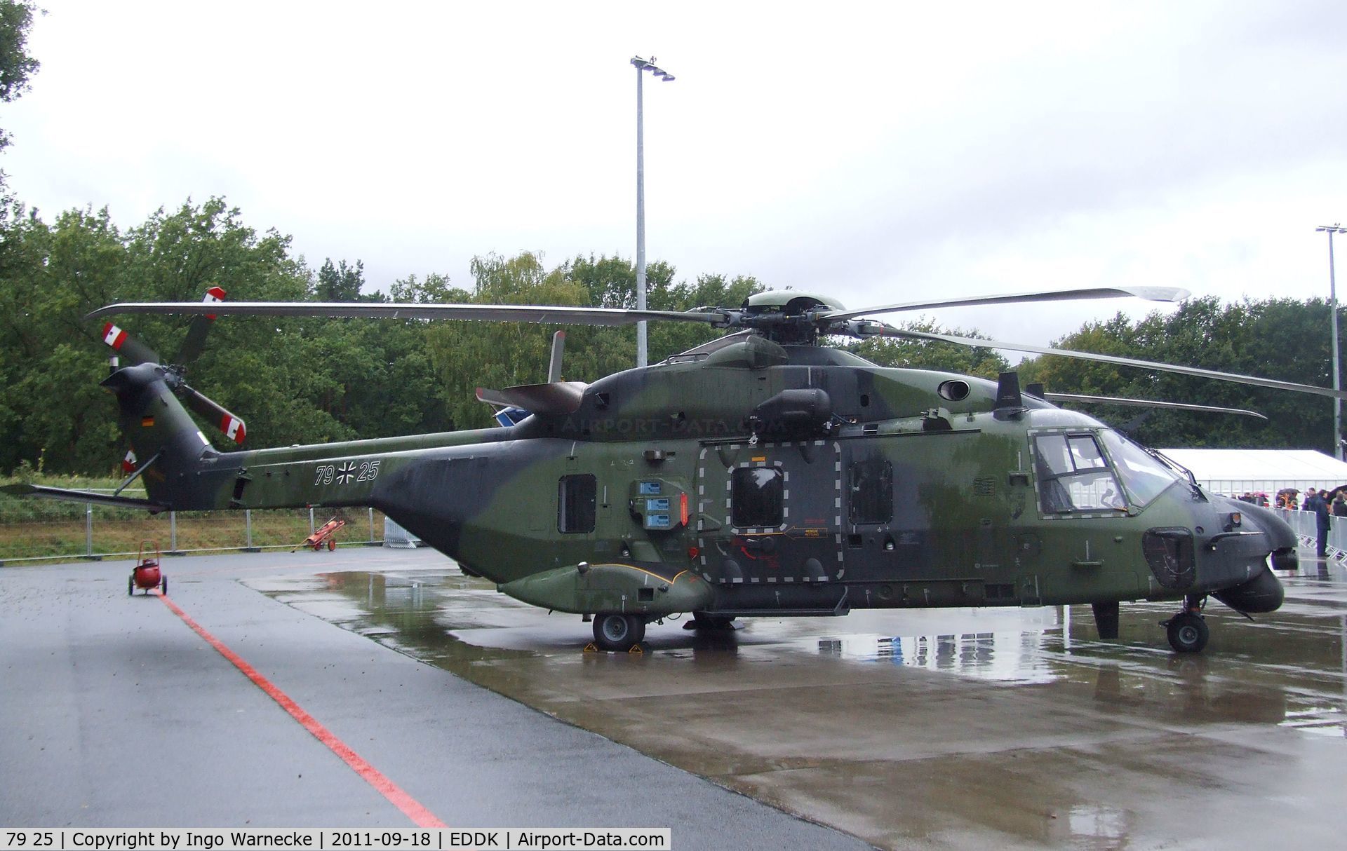 79 25, NHI NH-90 TTH Caiman C/N 1043/GEAF03, NHI NH90 TTH of the Luftwaffe at the DLR 2011 air and space day on the side of Cologne airport