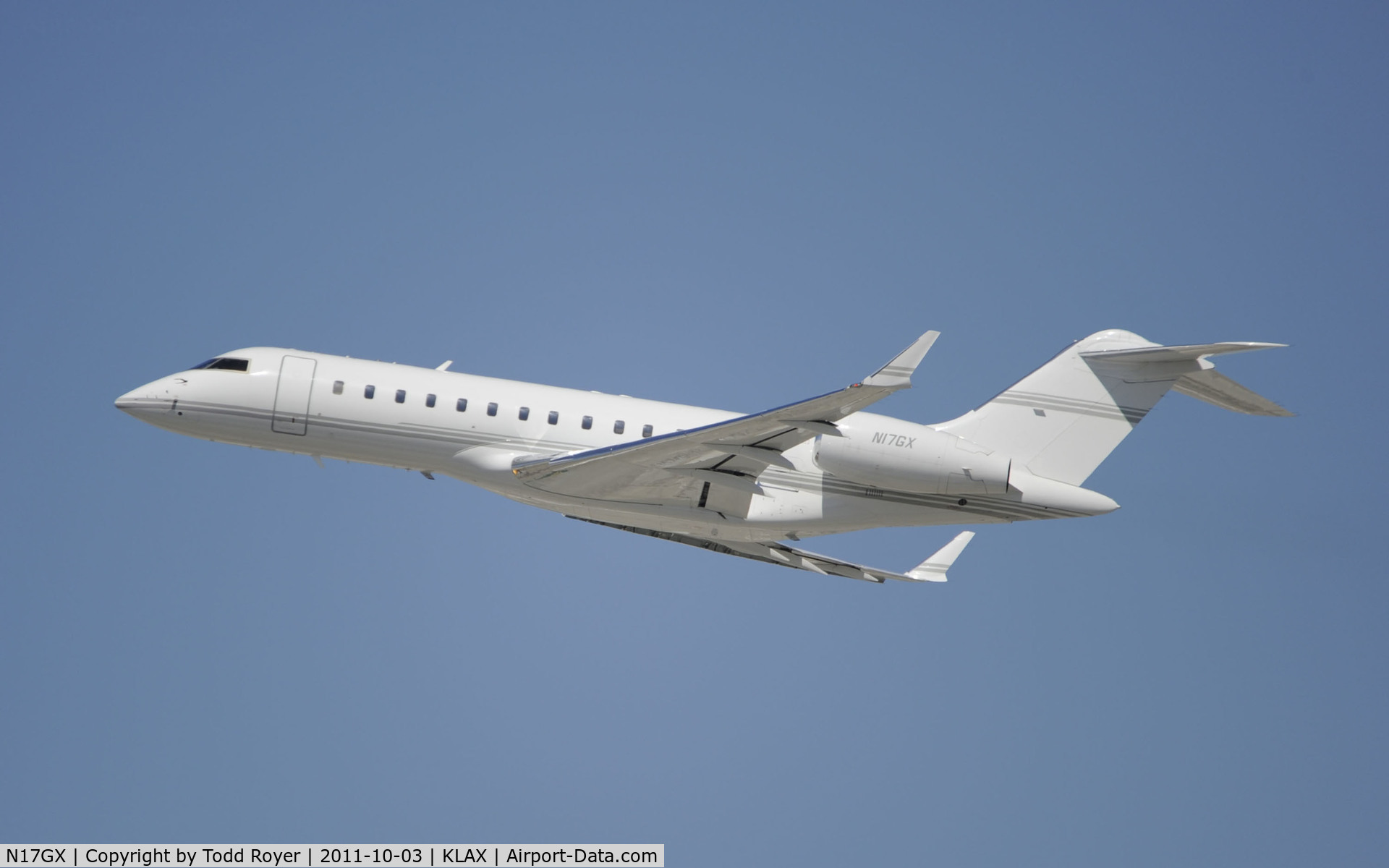 N17GX, 2000 Bombardier BD-700-1A10 Global Express C/N 9045, Departing LAX