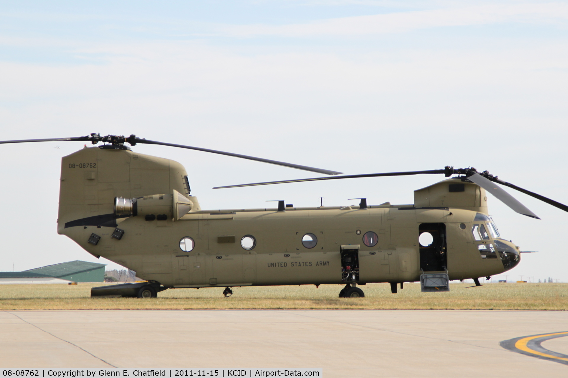 08-08762, 2011 Boeing CH-47F Chinook C/N M8762, Stopping enroute from Pennsylvania to Utah with a flight of six AH-64Ds