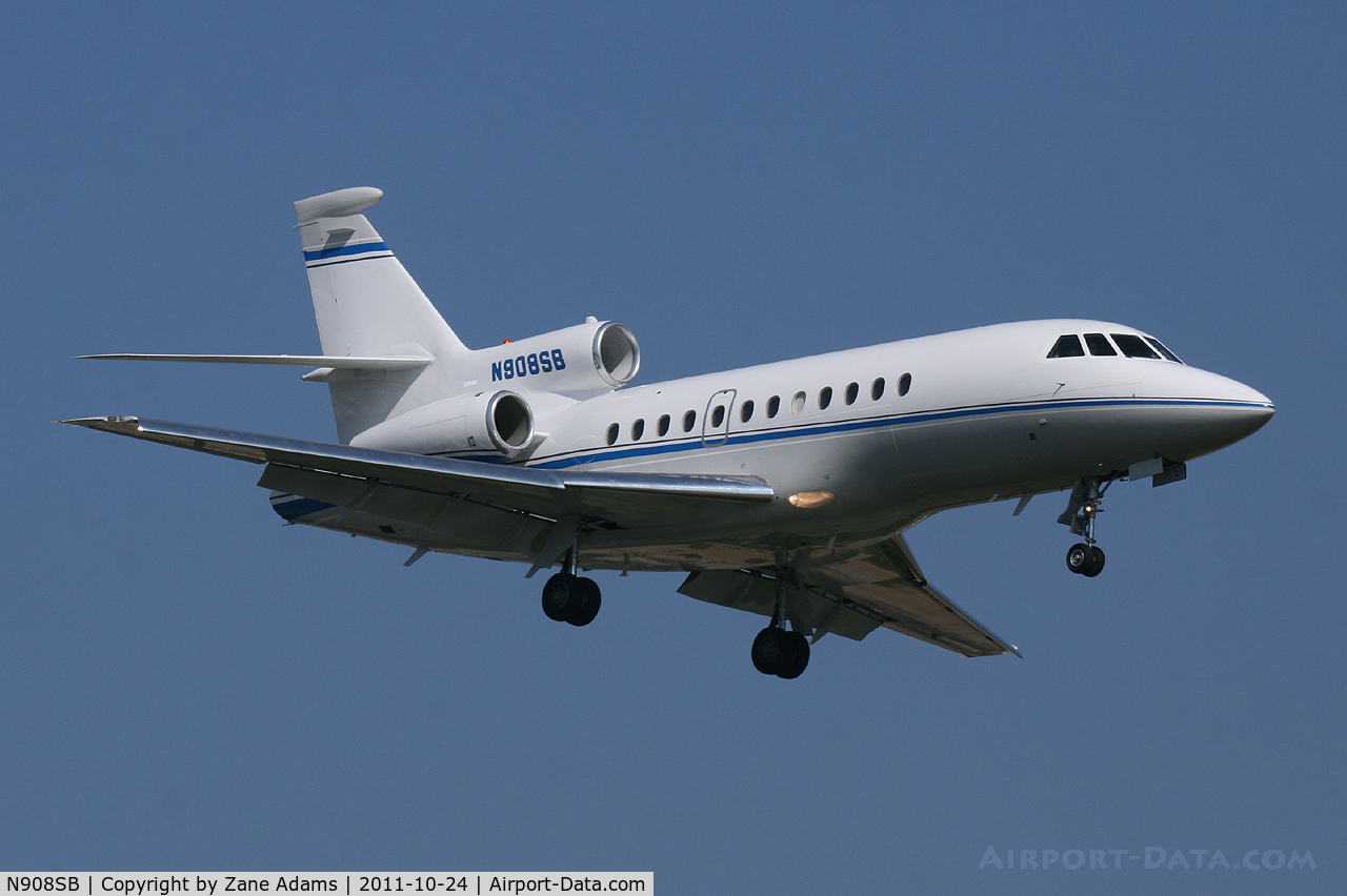 N908SB, 2000 Dassault Falcon 900EX C/N 81, Landing at Dallas Love Field