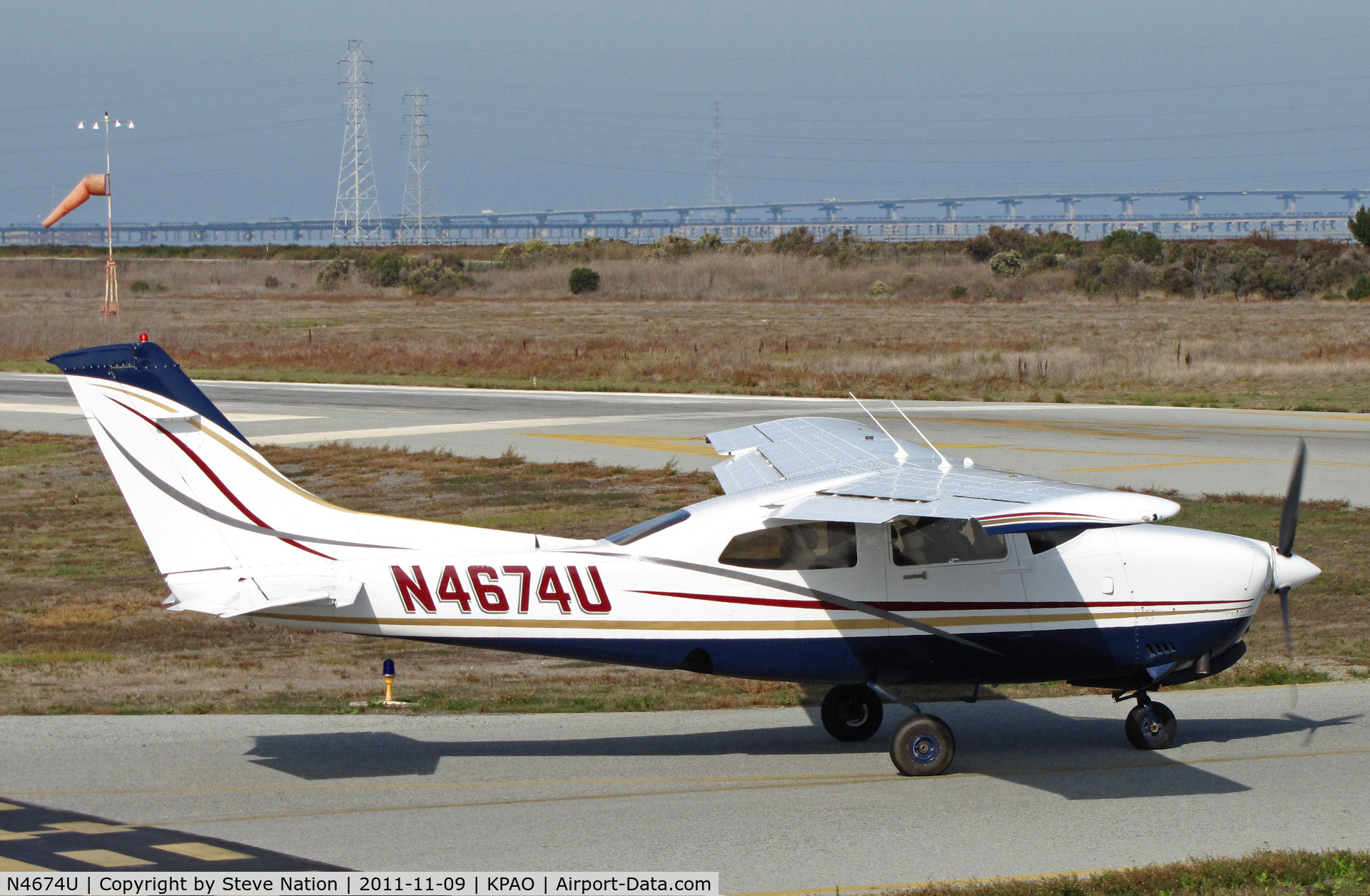 N4674U, 1983 Cessna T210N Turbo Centurion C/N 21064802, Sacramento, CA-based 1983 Cessna T210N taxis for take-off on RWY 31 @ Palo Alto, CA