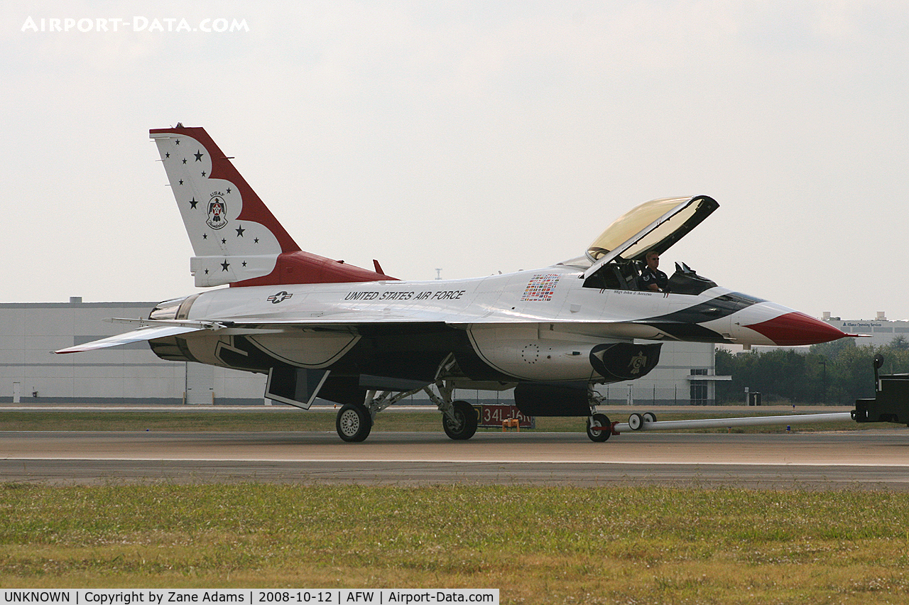 UNKNOWN, General Dynamics F-16C Fighting Falcon C/N Unknown, Thunderbird 0? at the 2008 Alliance Airshow