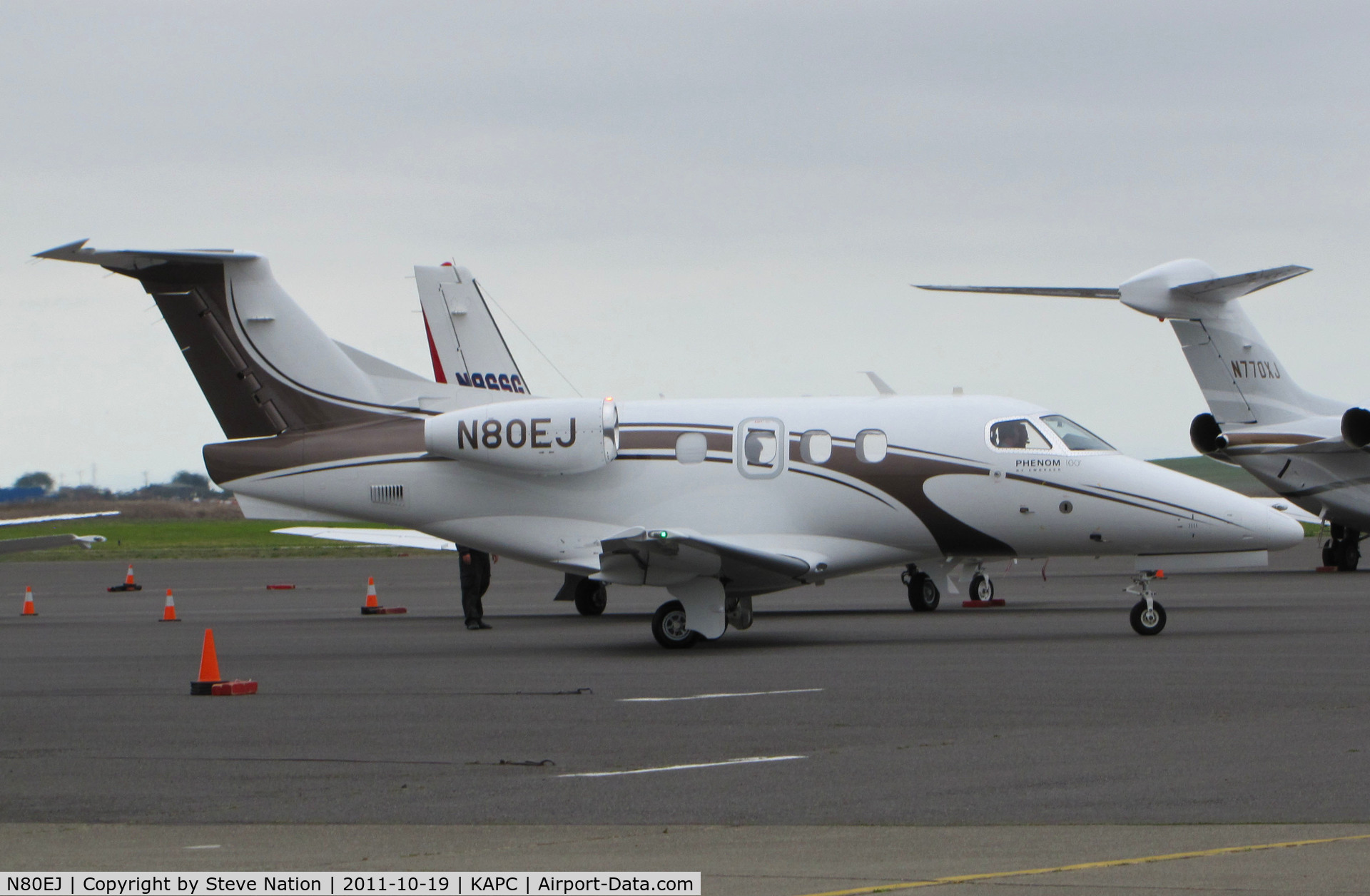 N80EJ, 2010 Embraer EMB-500 Phenom 100 C/N 50000133, Phen One LLC (Aventura, FL) 2010 EMB-500 taxiing for departure from Napa, CA