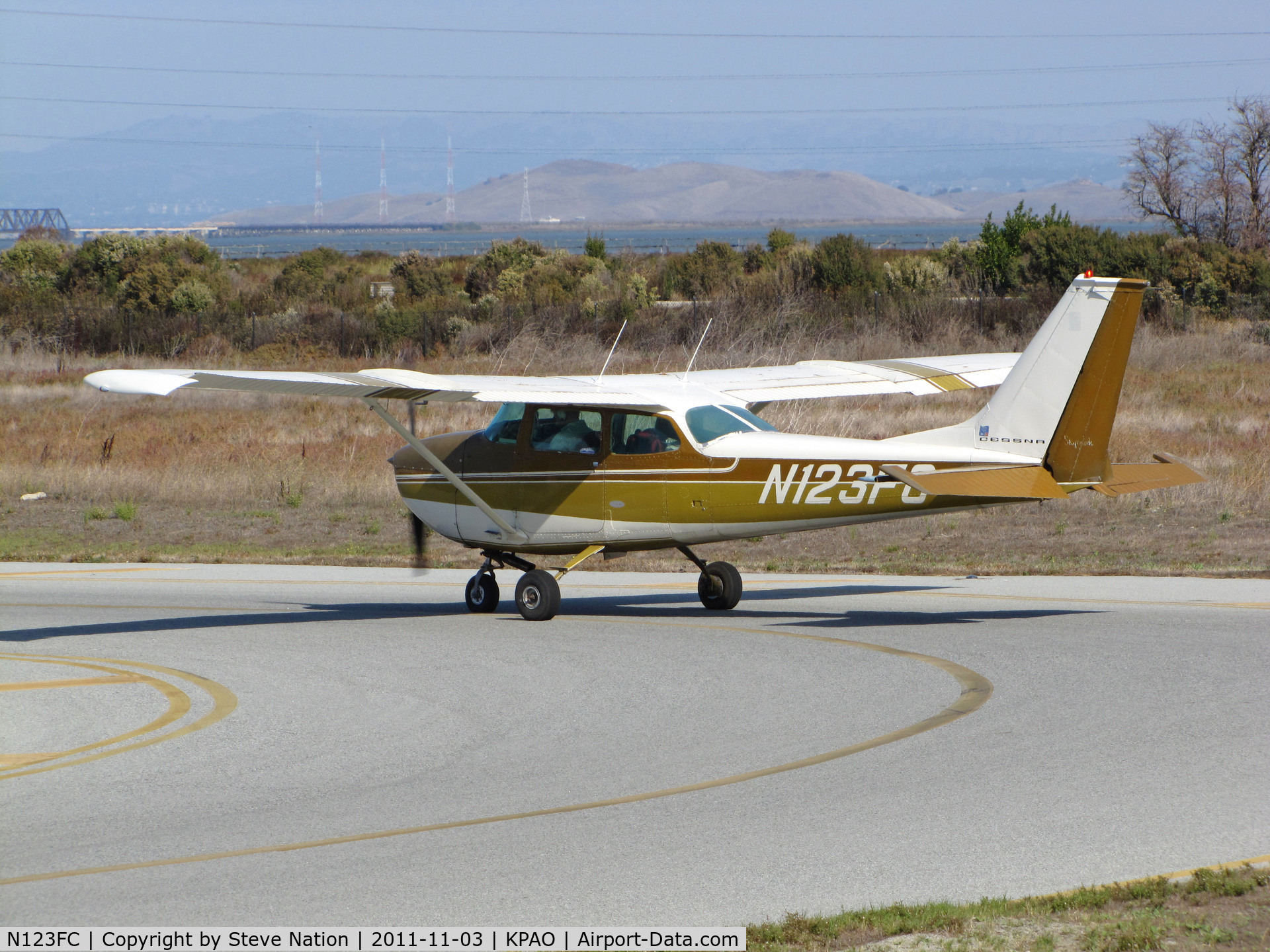 N123FC, 1970 Cessna 172K Skyhawk C/N 17259182, KMC Aircraft (Sisters, OR) 1970 Cessna 172K ready to depart Palo Alto, CA