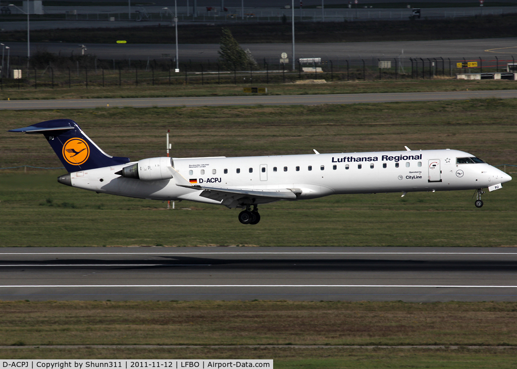D-ACPJ, Canadair CRJ-701ER (CL-600-2C10) Regional Jet C/N 10040, LAnding rwy 14R