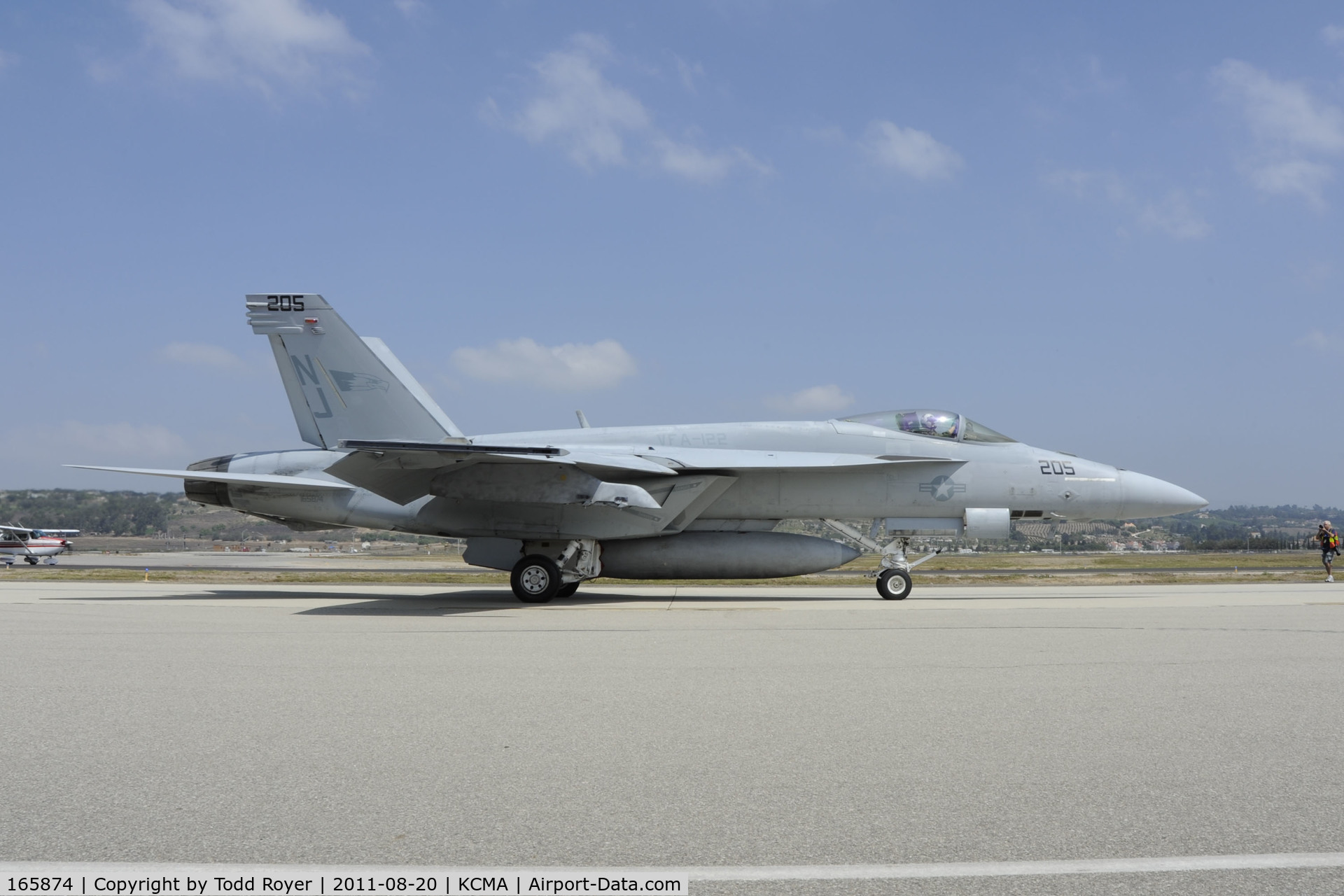 165874, Boeing F/A-18E Super Hornet C/N E050, Camarillo airshow 2011