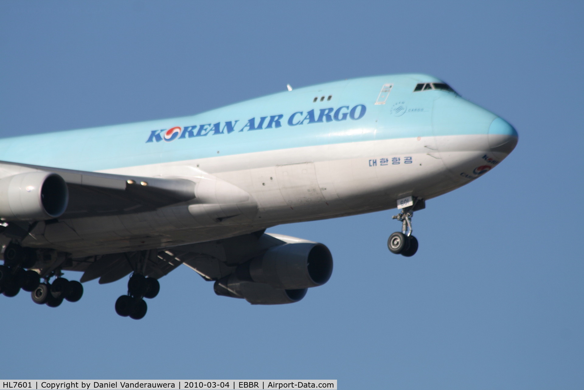 HL7601, 2004 Boeing 747-4B5F/SCD C/N 33949, Arrival to RWY 02