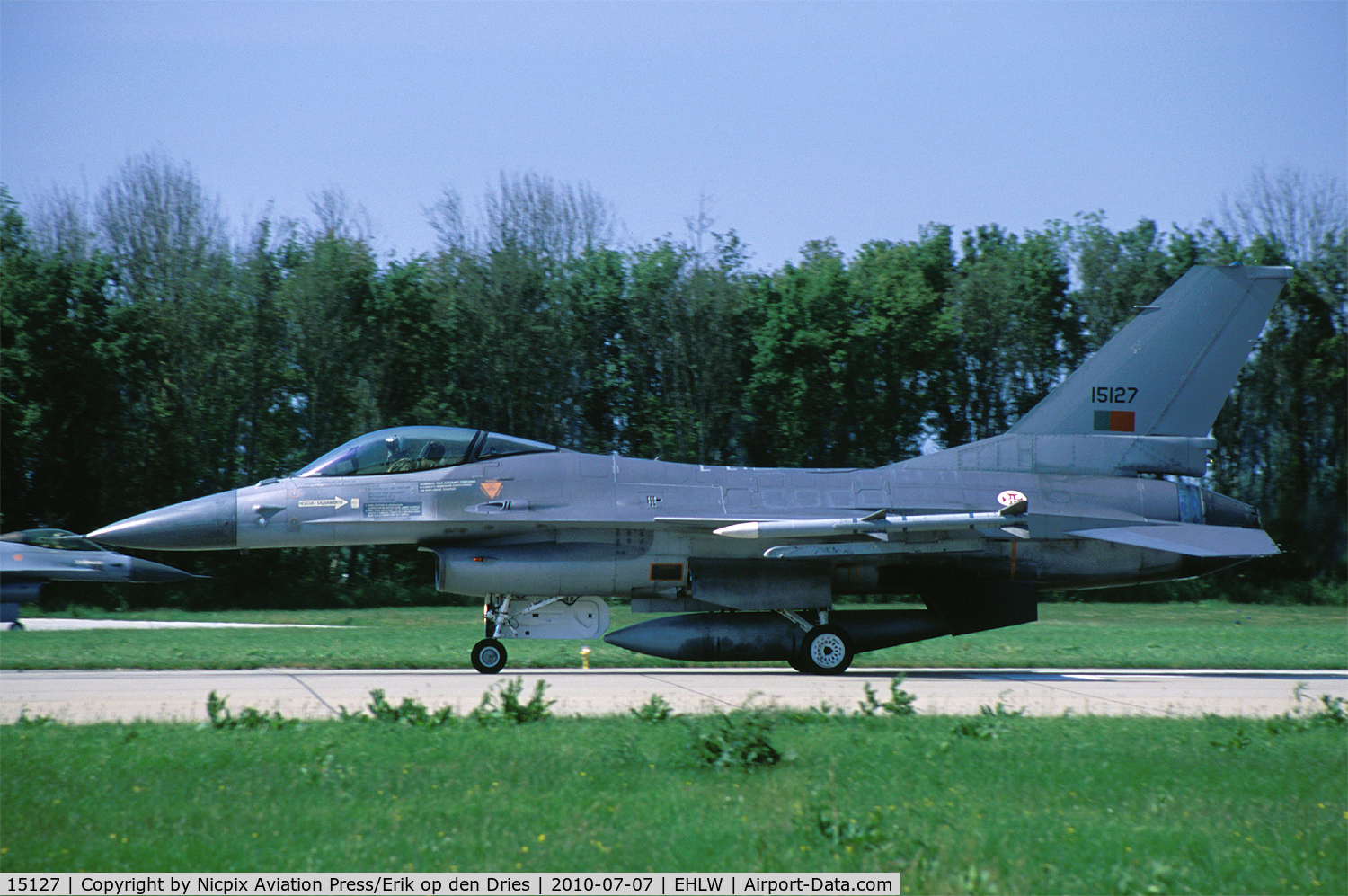 15127, General Dynamics F-16AM Fighting Falcon C/N 61-592/M17-10, Portuguese AF F-16AM 15127, armed with live AMRAAMs, seen here during the FWIT 2010 course.