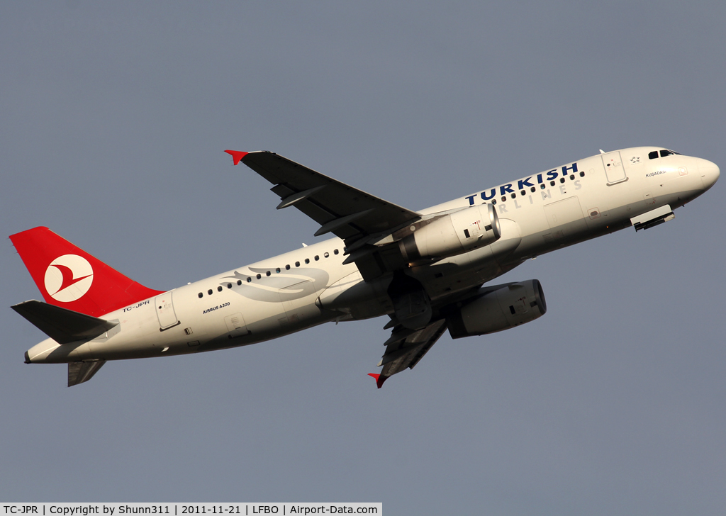 TC-JPR, 2008 Airbus A320-232 C/N 3654, On take off to IST...