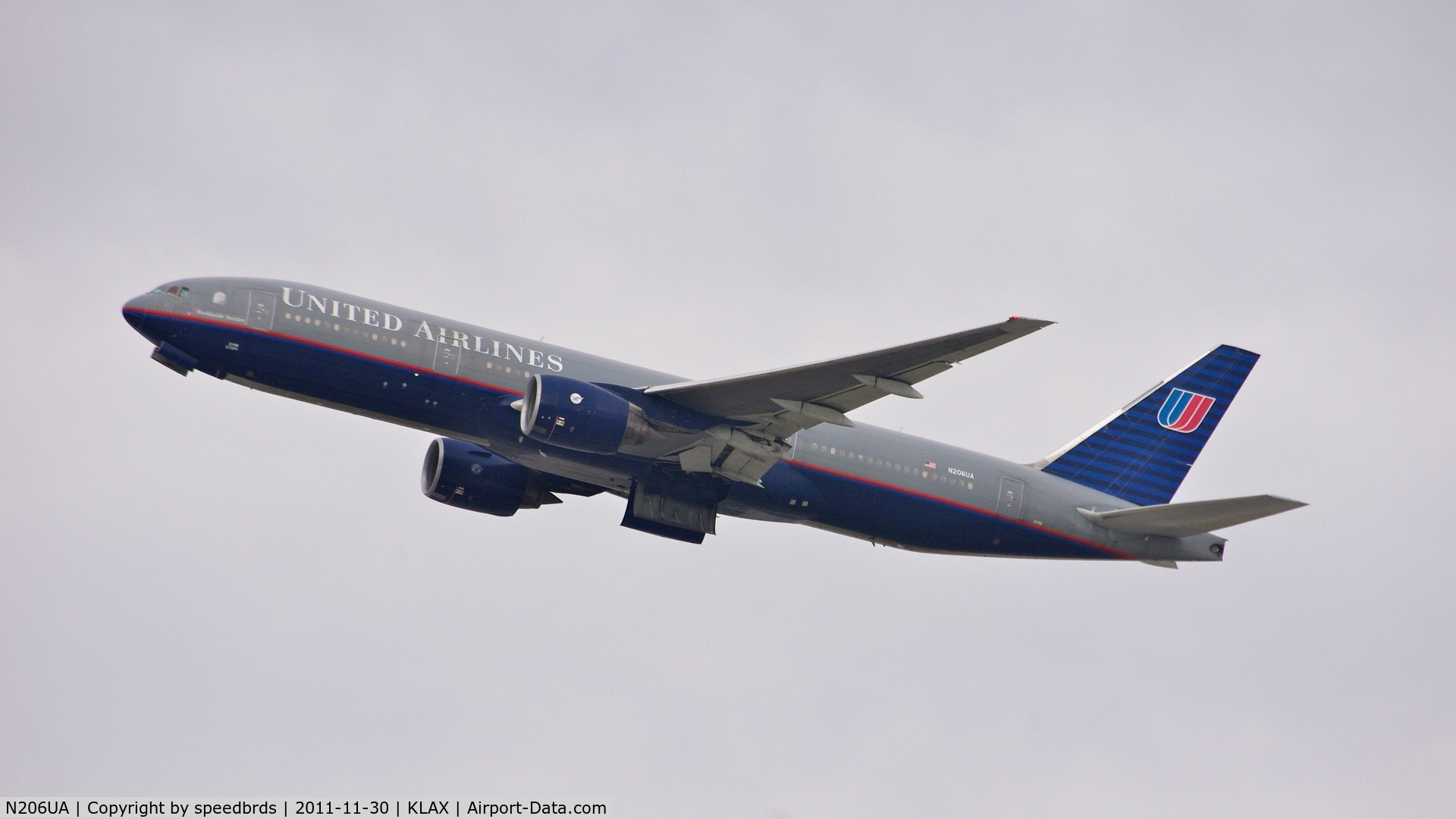 N206UA, 1999 Boeing 777-222/ER C/N 30212, United Airlines departing in some grey coulds