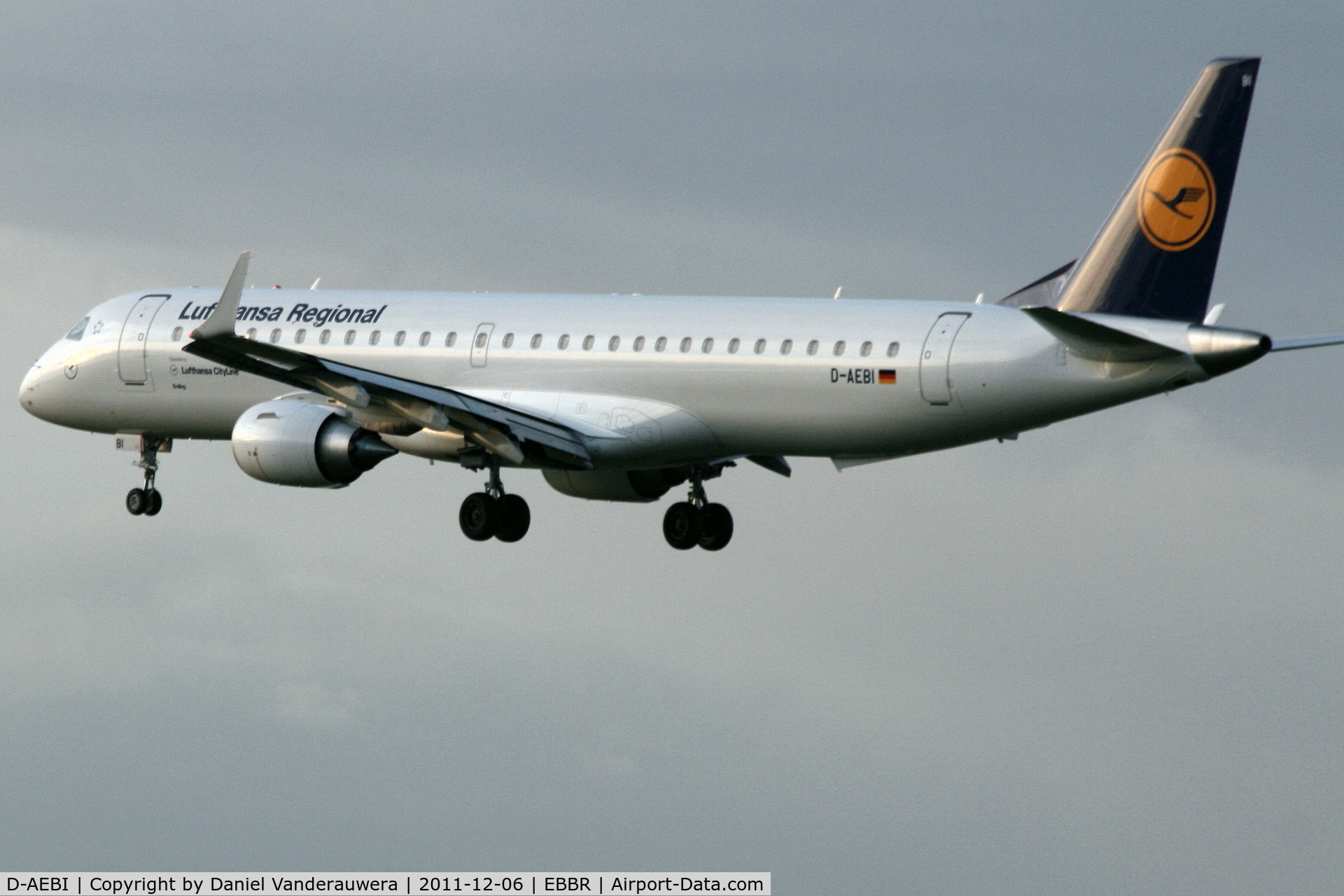 D-AEBI, 2011 Embraer 195LR (ERJ-190-200LR) C/N 19000464, Flight LH2288 is descending to RWY 25L
