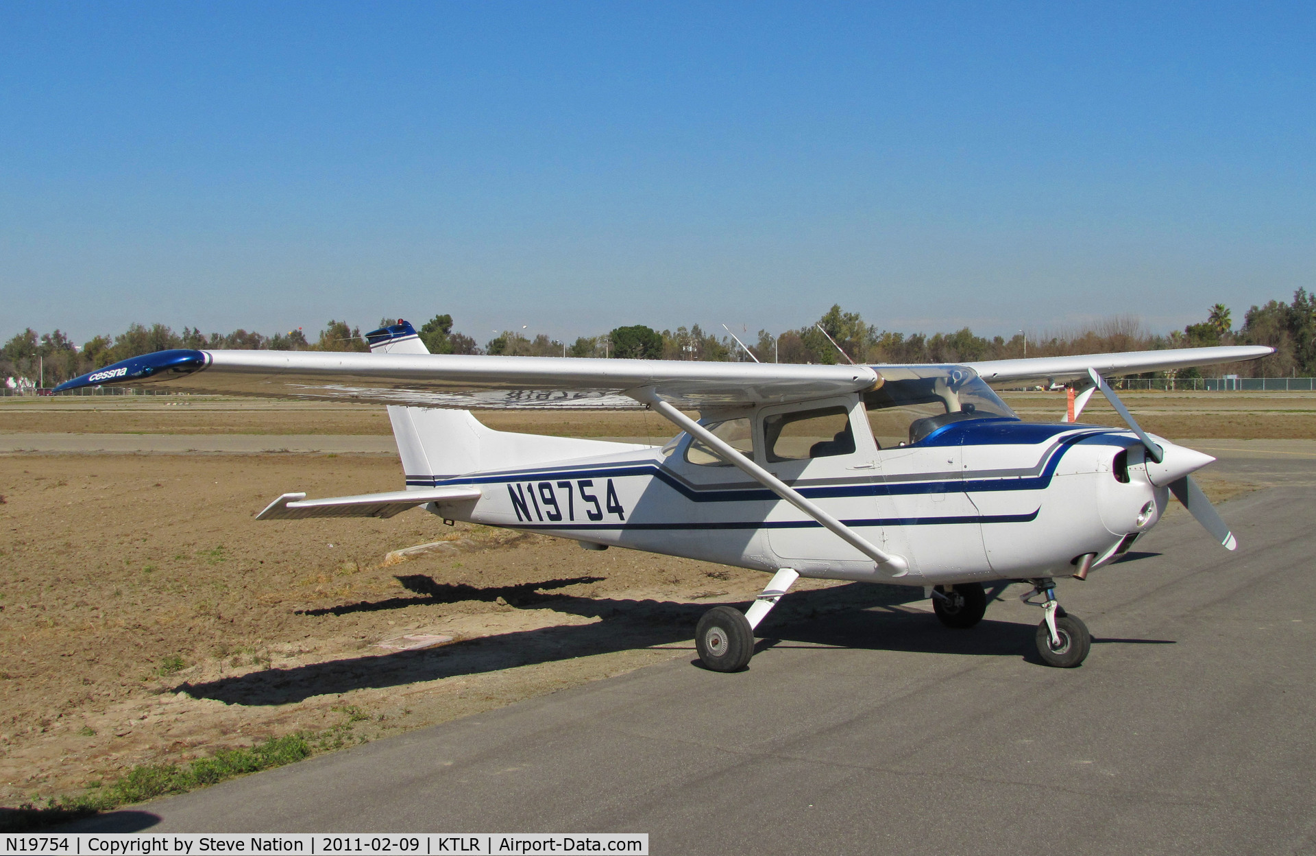 N19754, 1972 Cessna 172L C/N 17260724, Definitely not a 1941 Cessna 172L (!) but a 172L nonetheless visiting @ Tulare, CA