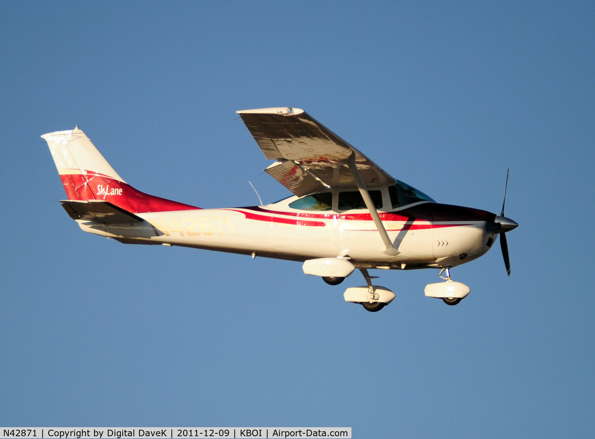 N42871, 1968 Cessna 182L Skylane C/N 18259226, West approach @ KBOI