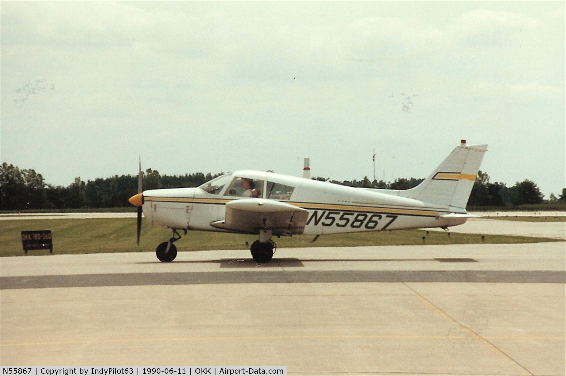 N55867, Piper PA-28-140 Cherokee C/N Not found, A vintage picture from 1990 showing the tip of the VOR in back of the Cherokee.