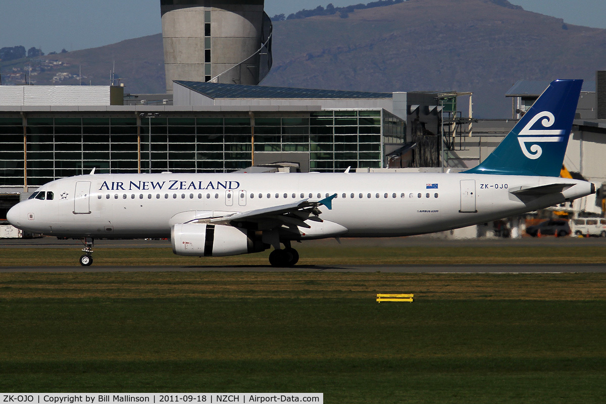 ZK-OJO, 2006 Airbus A320-232 C/N 2663, down onto 02 from BNE