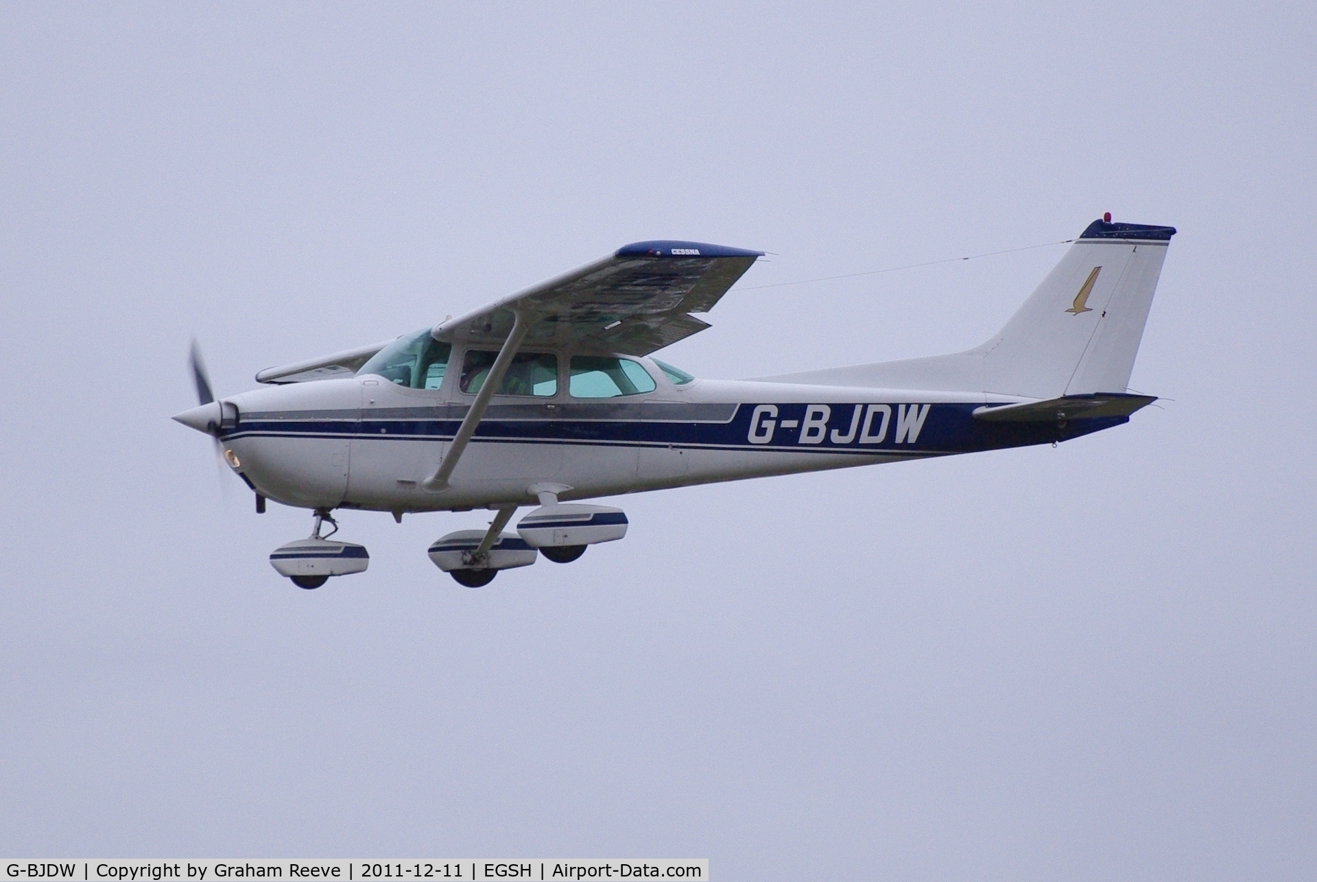 G-BJDW, 1976 Reims F172M Skyhawk Skyhawk C/N 1417, About to land.