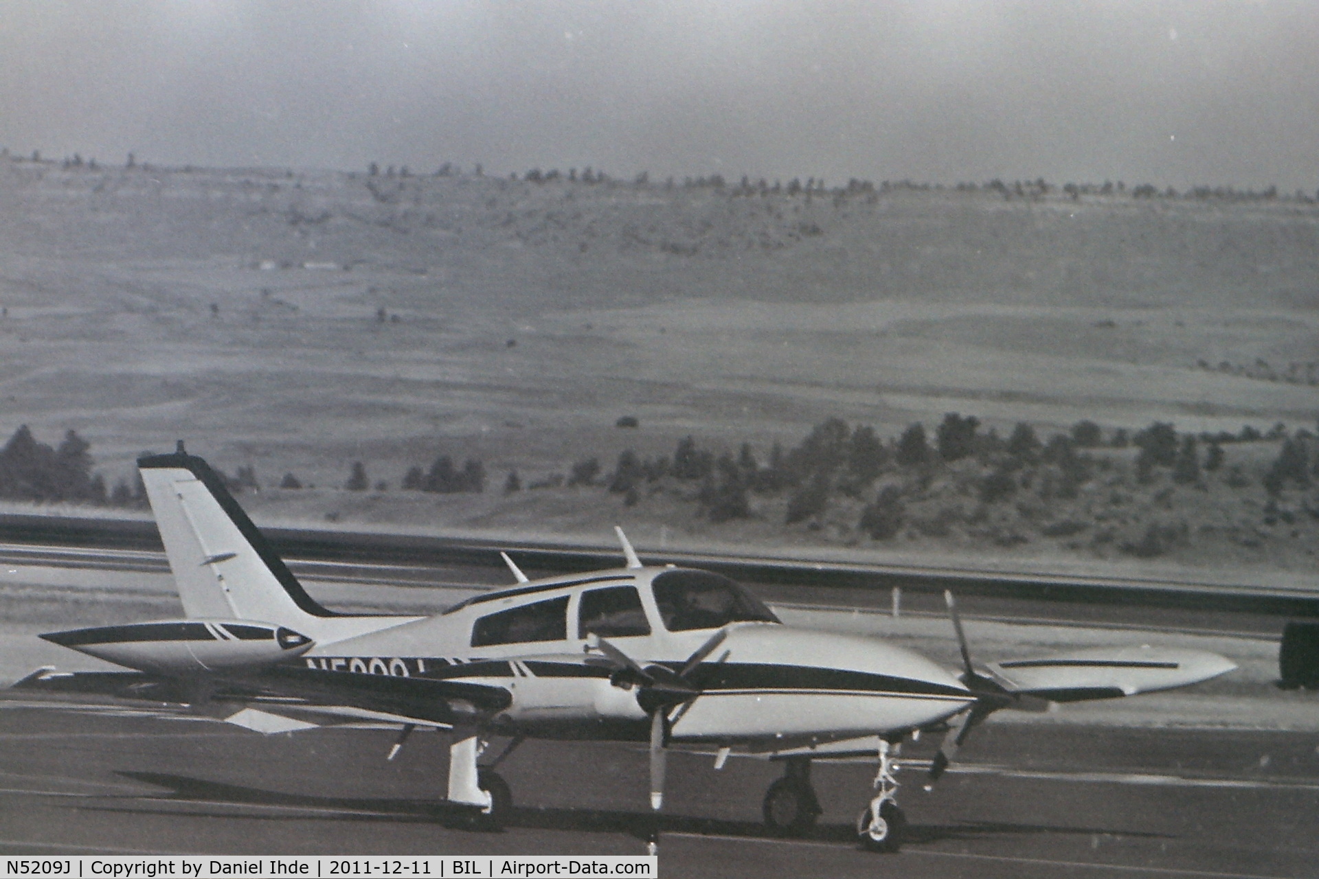 N5209J, 1977 Cessna 310R C/N 310R1000, Cessna 310 @ BIL