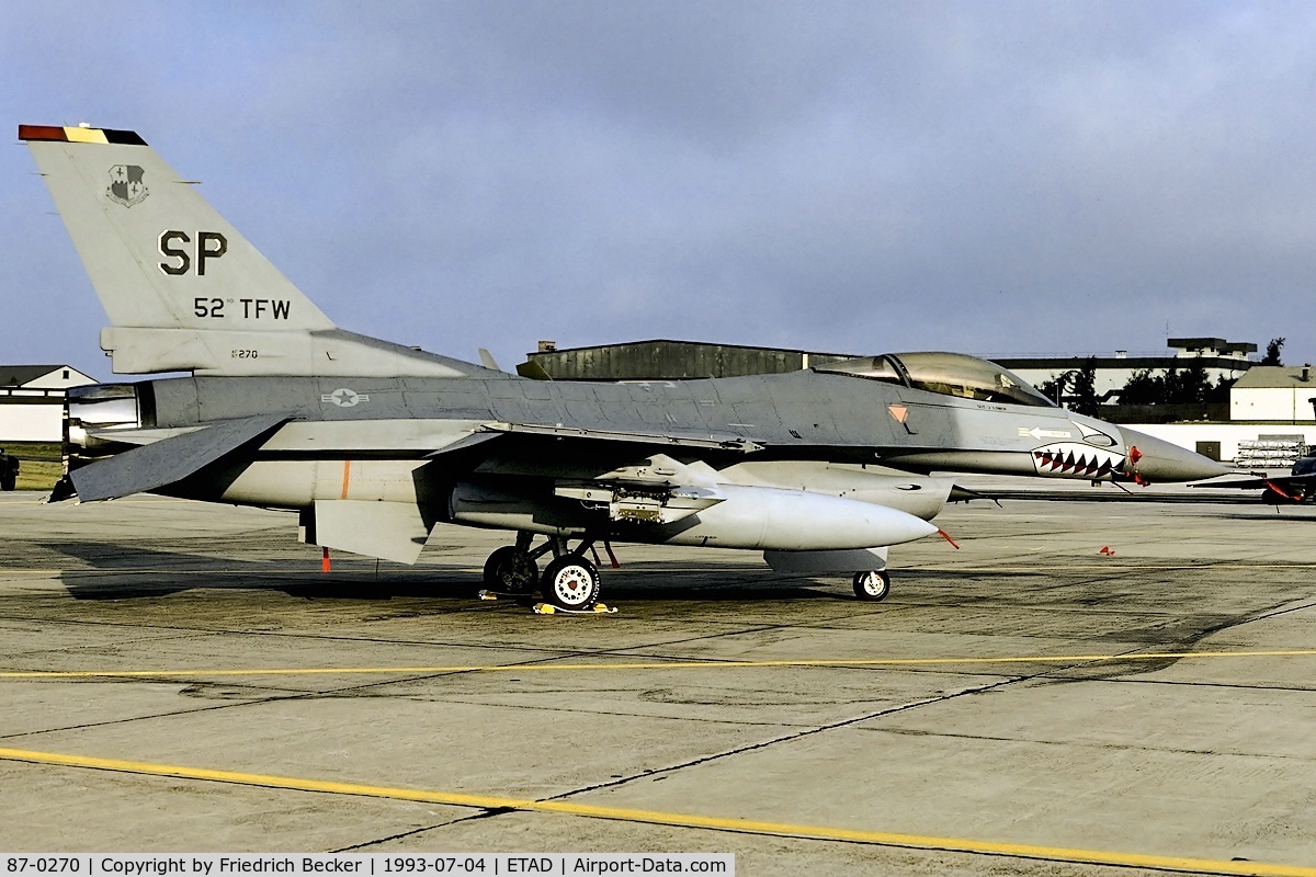 87-0270, 1987 General Dynamics F-16C Fighting Falcon C/N 5C-531, static display